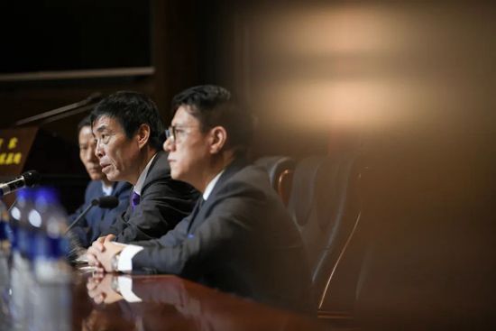 哈吉塔全家五体投 奥兰多·布鲁姆留名星光大道 可儿缺席儿子助阵 2014-04-03 洛杉矶当地时间4月2日，“精灵王子”奥兰多·布鲁姆留名好莱坞星光大道。