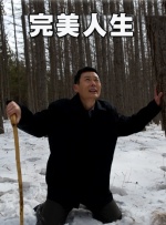其中，艾米·亚当斯与老公达伦·勒加洛一同亮相，她身穿深V礼服大秀半球十分惹眼，而她本人也获得2014年度最具影响力人物的荣 艾米·亚当斯留名星光大道 “鹰眼”坐导演大腿 2017-01-12 美国洛杉矶，当地时间1月11日，艾米·亚当斯（Amy Adams）在好莱坞星光大道上留名，她身穿黑色裹身裙大秀婀娜曲线，在新片《降临》中的搭档“鹰眼”也到现场助阵，台下更是与导演公然搞基坐大腿抢镜 艾米·亚当斯开胸露八字奶 与“鹰眼”亲密相拥 2016-10-11 当地时间10月10日，第60届伦敦电影节，《降临》（Arrival）首映礼。